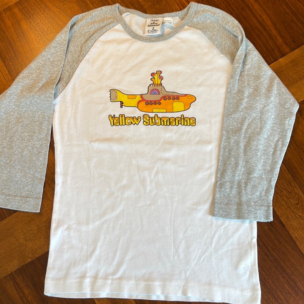 BEATLES YELLOW SUBMARINE BASEBALL TEE - SIZE L (READ MEASUREMENTS)